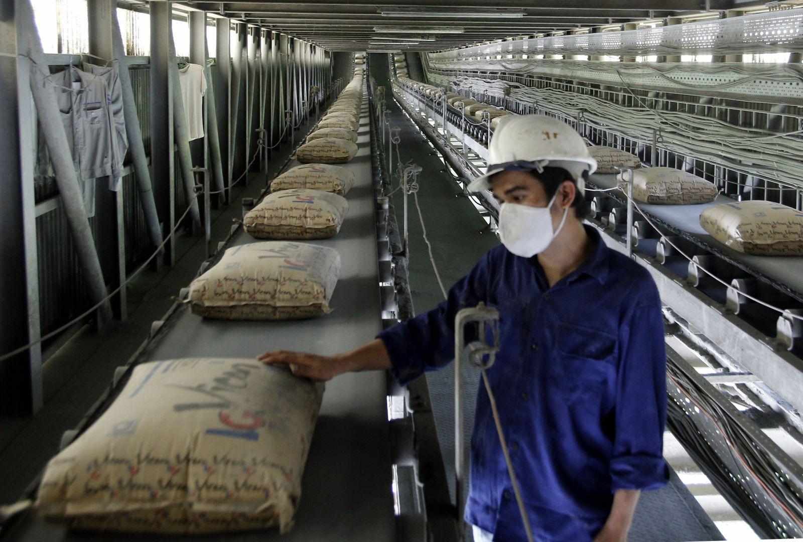 Băng Tải Xi Măng: Giải Pháp Vận Chuyển Hiệu Quả Cho Nhà Máy